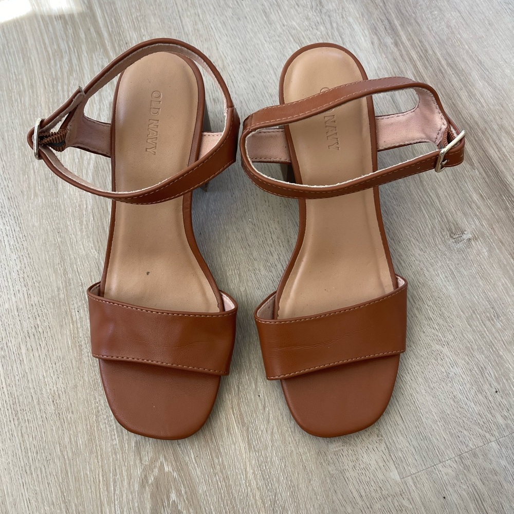 Old Navy Women's Tan Sandals